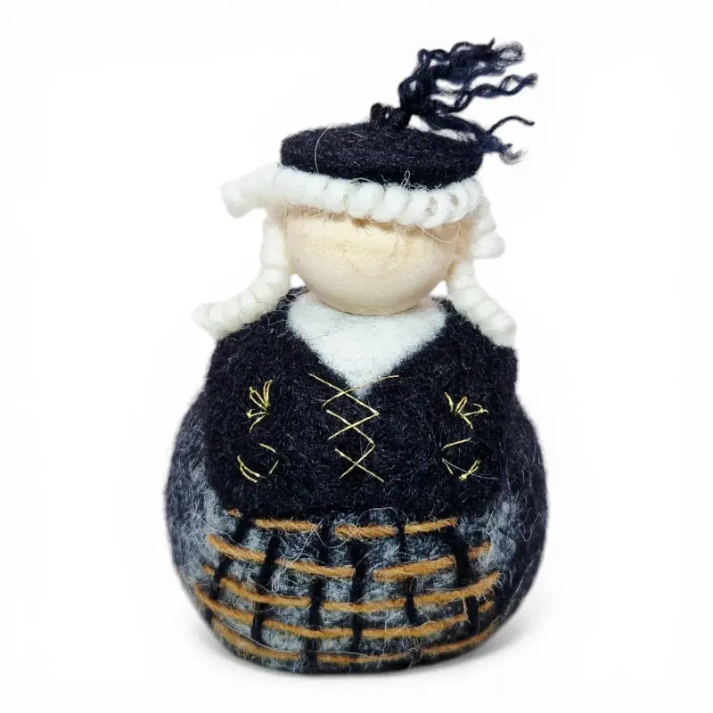 Handmade wool Icelandic Lady Flóki in traditional old Upphlutur and brown Niðurhlutur outfit. Icelandic souvenir & gift