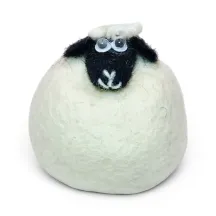 Fallegt handgert lamb Flóki úr ull hvítt, með svart höfuð og falleg augu. Íslenskur minjagripur og gjöf