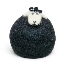 Fallegt handgert lamb Flóki úr ull svart, með hvítt höfuð og falleg augu. Íslenskur minjagripur og gjöf